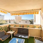 Coastal 2br Apartment, Parking, Pool *