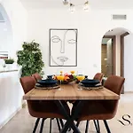 Coastal 2br Apartment, Parking, Pool Appartamento *