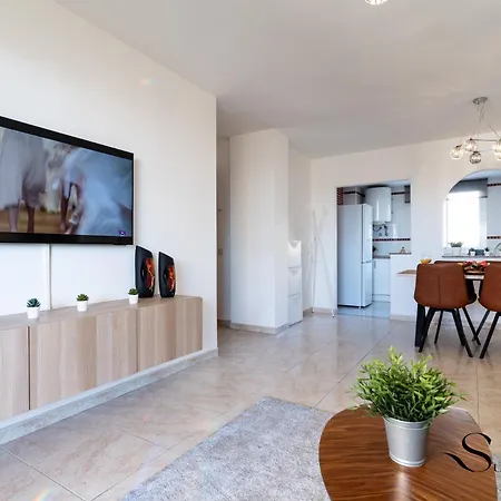 Coastal 2br Apartment, Parking, Pool Appartamento Benalmádena