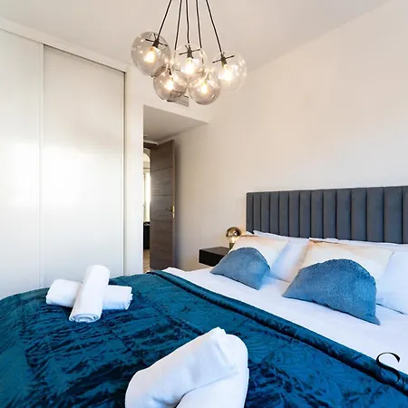 Coastal 2br Apartment, Parking, Pool * Benalmadena