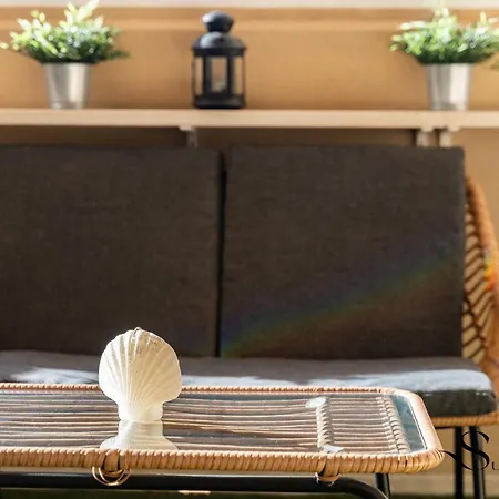 Coastal 2br Apartment, Parking, Pool