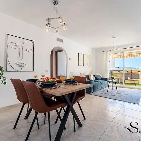 Coastal 2br Apartment, Parking, Pool Appartamento *