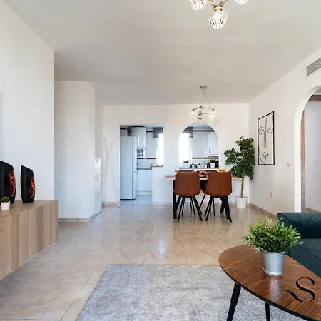 Appartamento Coastal 2br Apartment, Parking, Pool