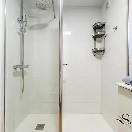 Coastal 2br Apartment, Parking, Pool